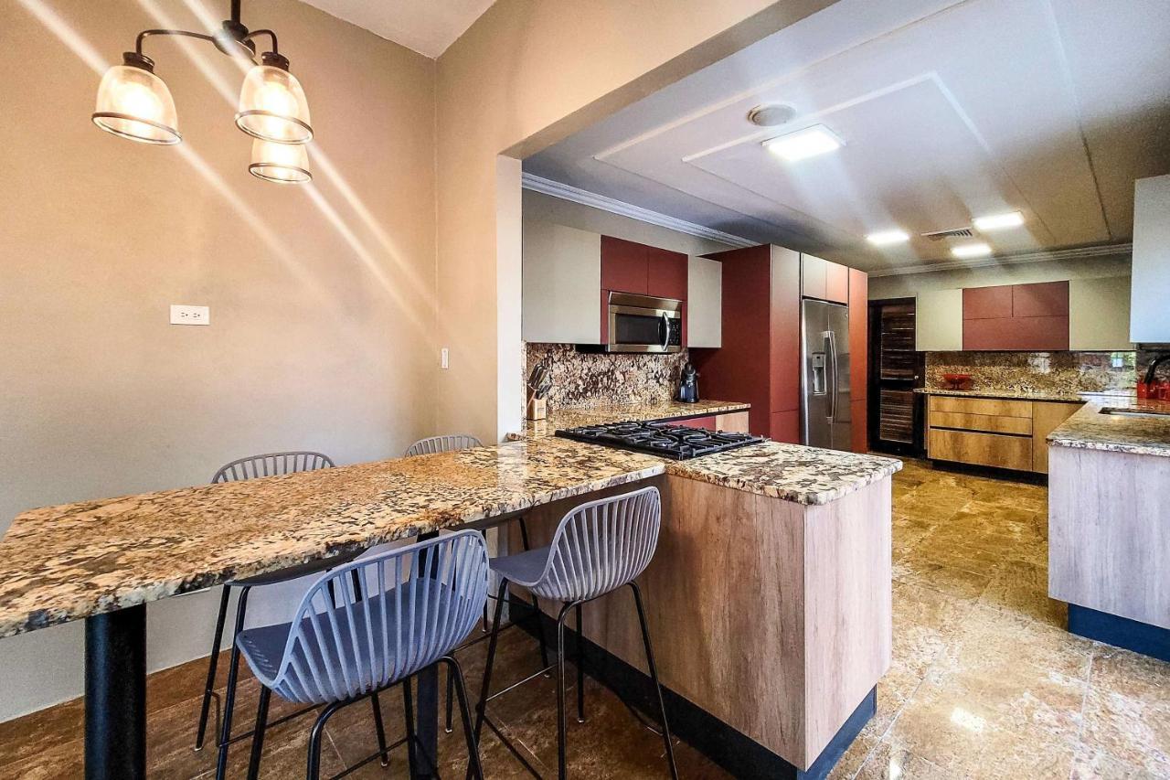 Luxurious San Juan Villa With Pool - Walk To Beach! Exterior photo